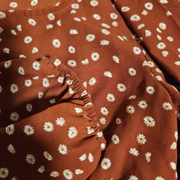 Francesca's collection, floral top long-sleeved, size medium nwt - Picture 5 of 8